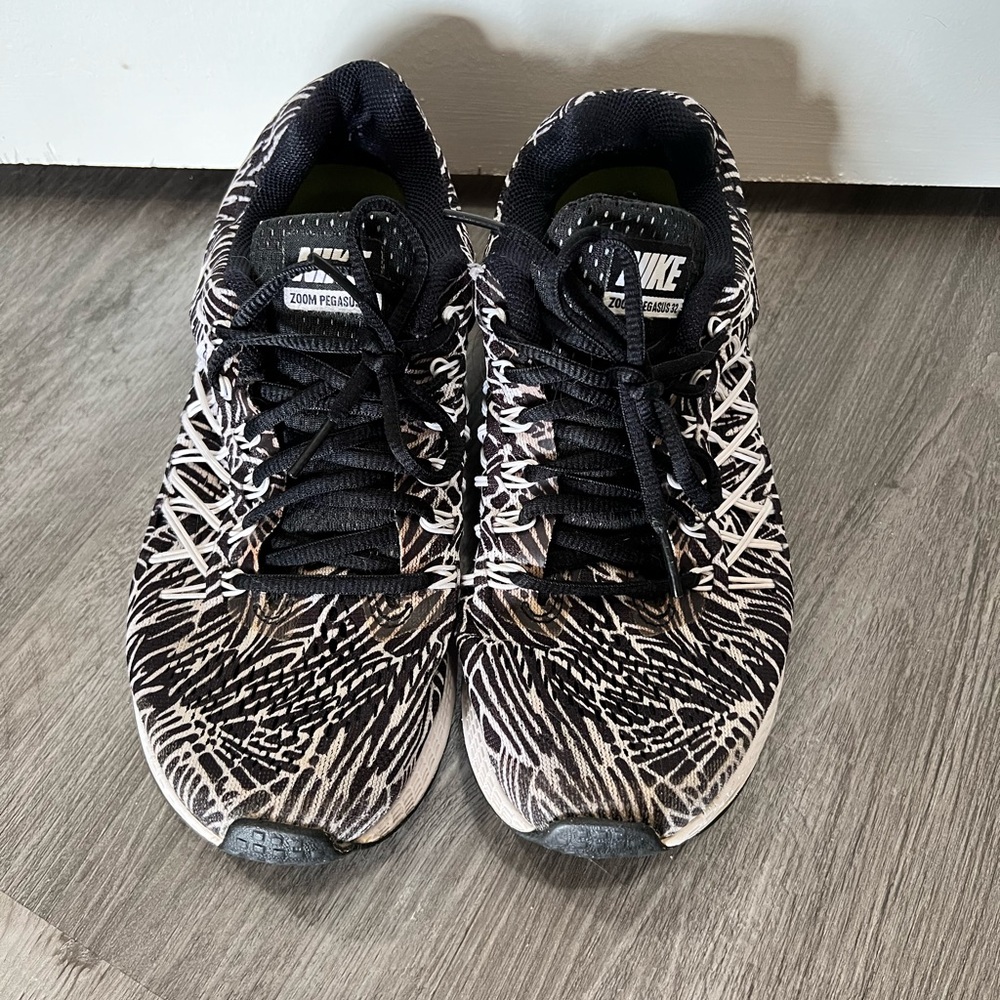 Nike Zoom Pegasus Women’s  Black and White Running Shoes